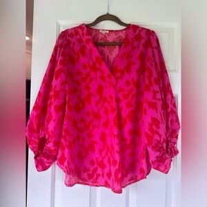 Vibrant pink and leopard fun top! Size small- oversized! Runs like M/L.